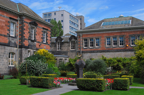 邓迪大学